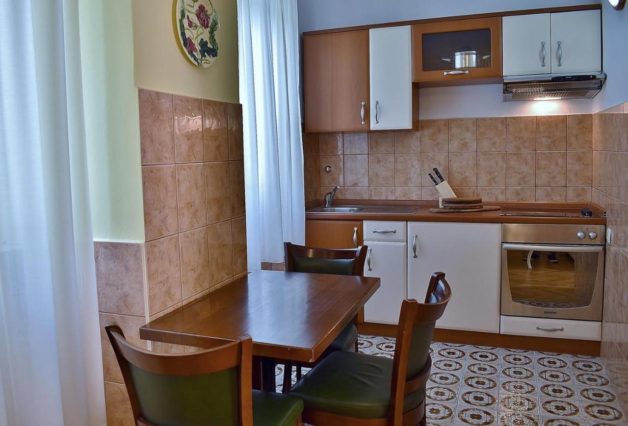 Apartment Palace Rab Town Exterior foto